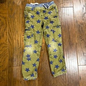 Mini Boden cozy lined cargo pants in cool star print